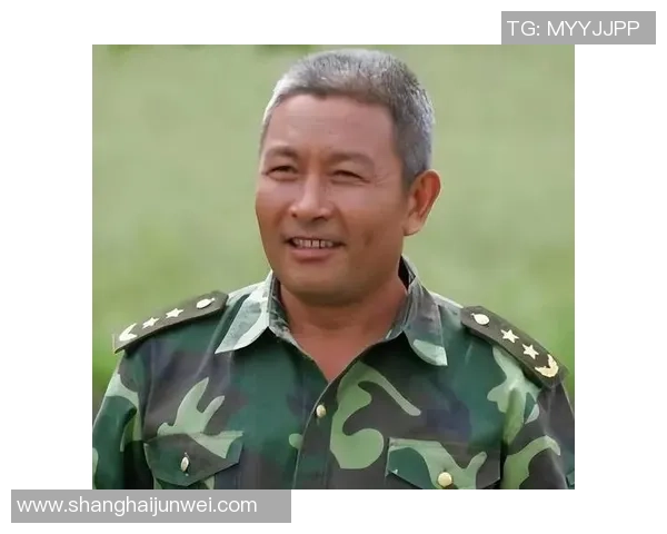 小梁谈足球：从草根到职业的心路历程与精彩瞬间分享